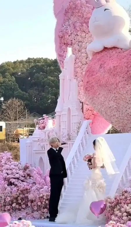 熱搜第一！鹿哈向女友求婚成功