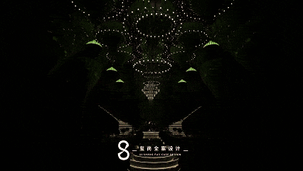 千縷光線在棱鏡間追逐嬉戲，將空氣染成流動(dòng)的虹彩，每一瞬光影變幻都像造物主新調(diào)的色盤，奏響關(guān)于浪漫與夢(mèng)幻的序曲。