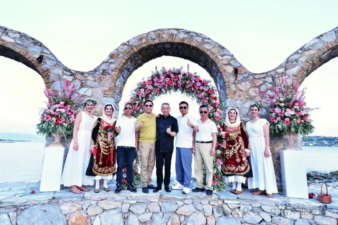 中國婚慶業(yè)代表團(tuán)攜4對(duì)新人在希臘舉辦目的地婚禮，體驗(yàn)蜜月旅行！